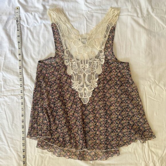 Delia's (dELiA*s) Flowy Floral Tank Top with Lace Back and Sleeve Detailing - Picture 3 of 4